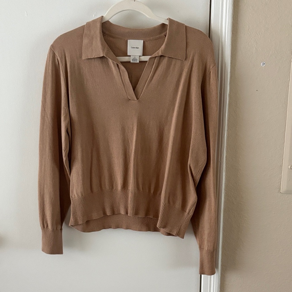 Calvin Klein Women's V-Neck Tan Sweater